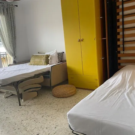 Menton, Pour 3 Personnes, Proche Gare Apartmán